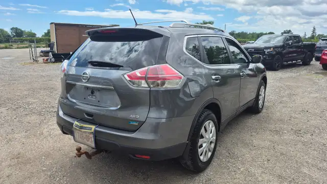 2014 Nissan Rogue S, AWD in Cars & Trucks in Hamilton - Image 5