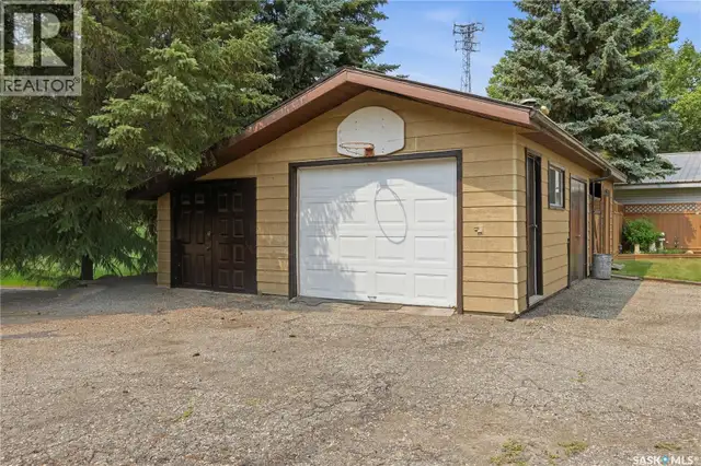 4 Pine STREET Katepwa Beach, Saskatchewan in Houses for Sale in Regina - Image 35