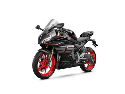 CFMOTO 450SS 2026 Moteur bicylindre parallèle de 450 (51 hp) Hauteur du siège: 795 mm (31.3 po) Capa...