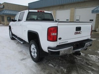 6 L, V8, 2500 HD, auto ,air ,tilt, cruise, Media center radio w bluetooth. This truck is work ready.... (image 5)