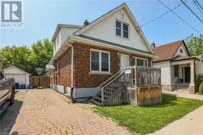 ATTENTION FIRST TIME BUYERS OR SAVVY INVESTORS – great opportunity to purchase this legal duplex in...