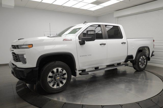 2024 Chevrolet Silverado 2500HD Custom in Cars & Trucks in Calgary - Image 4