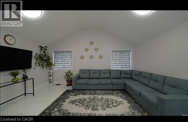 643 DOON SOUTH Drive Kitchener, Ontario 4
