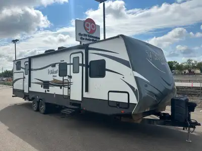 The 2016 Wildcat 32BHXS is a spacious trailer designed for families who want comfort and convenience...