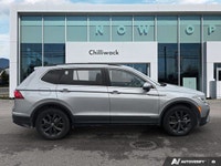 This Volkswagen Tiguan boasts a Intercooled Turbo Regular Unleaded I-4 2.0 L/121 engine powering thi... (image 8)