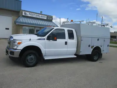 2015 Ford F350 XLT 4x4, 6.2L GAS V8, Service Body, pw, pl, cruise, Showing only 160,700 kms, Dually...