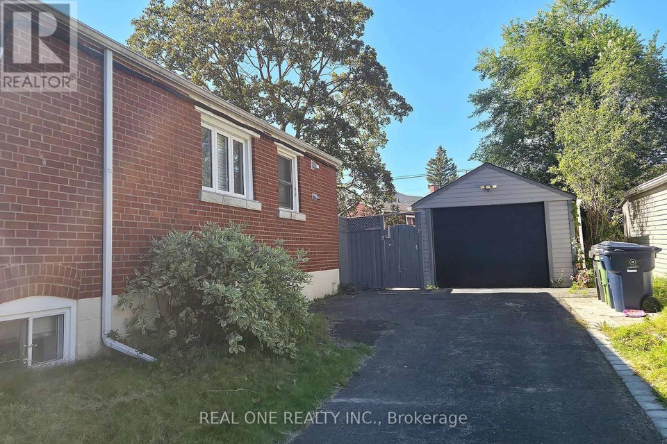 MAIN LEVEL - 15 CASTILLE AVENUE Toronto (Wexford-Maryvale), Onta 5