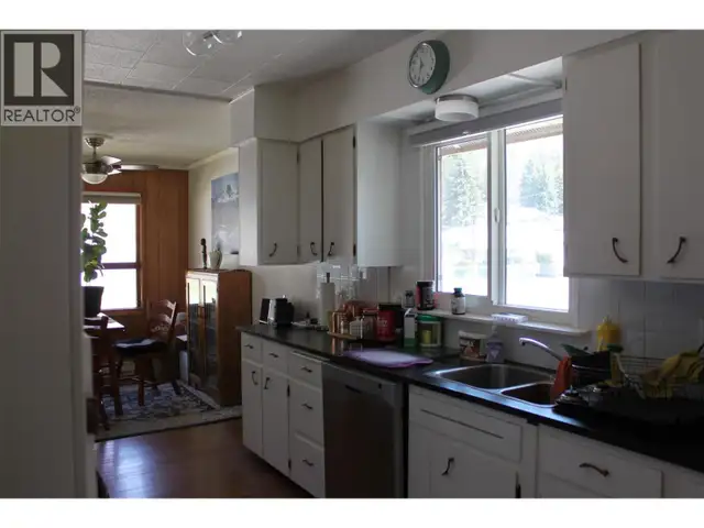 119 2nd Avenue NW Nakusp, British Columbia in Houses for Sale in Nelson - Image 11