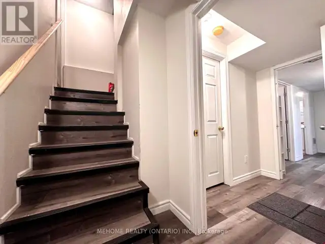 12 MILTON PLACE Vaughan (Maple), Ontario in Long Term Rentals in Markham / York Region - Image 5