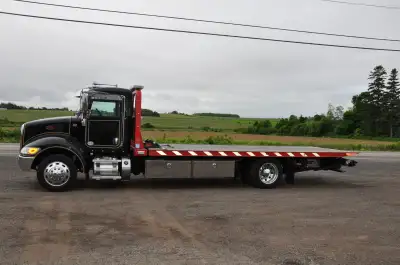 2020 Peterbilt 337, 300 hp, auto, top level trim, air ride, air brake, 22.5" wheels, new inspection,...
