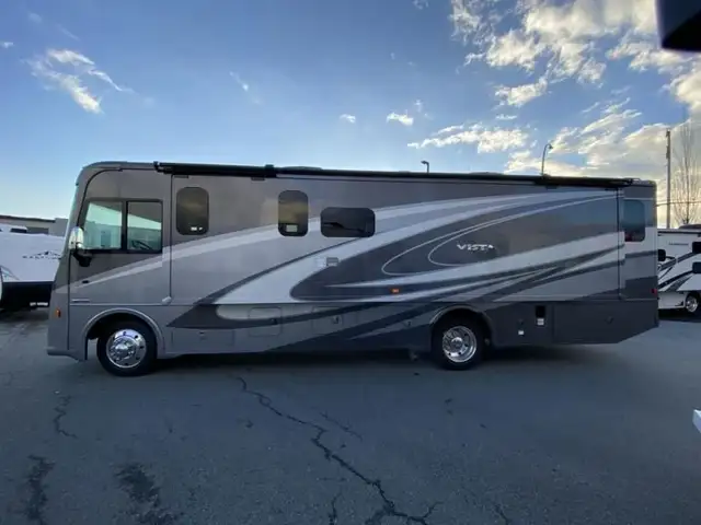 2025 Winnebago Vista 33K in RVs & Motorhomes in Abbotsford - Image 7