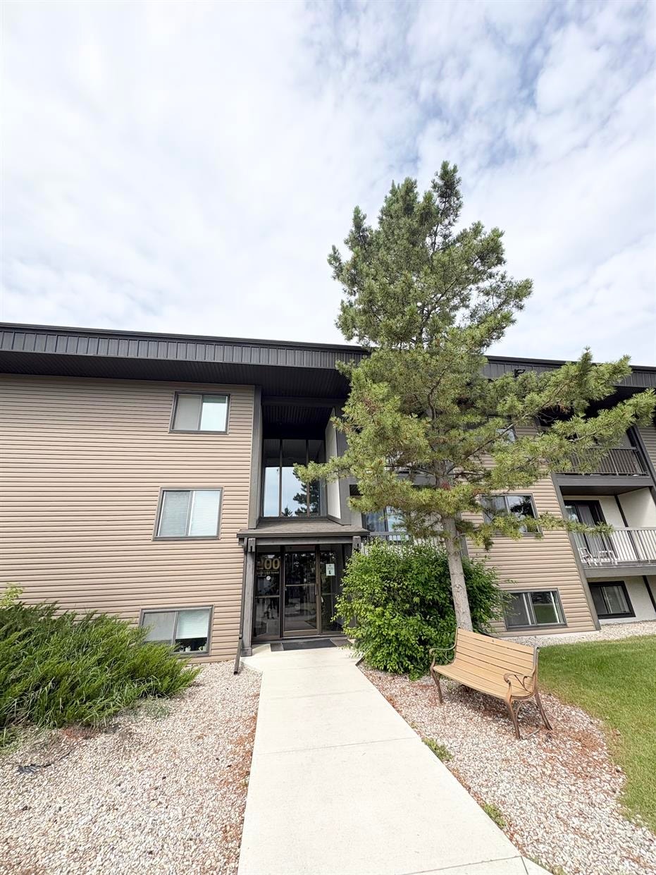 1 Bed 1 Bath Unit in Olds, AB 1