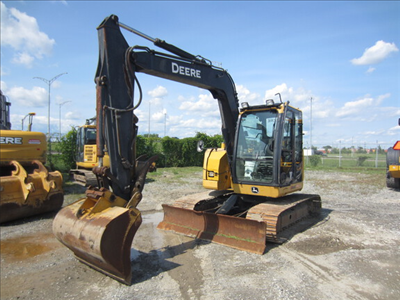 Hours: 5599 | Location: Laval, QC, CA | Arms: Long Arm; Operators Station: Cab w/ AC; Tracks: Wide P...
