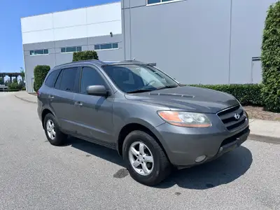 2009 Hyundai Santa Fe GL AWD Automatic The 2009 Hyundai Santa Fe GL AWD is a spacious and reliable S...