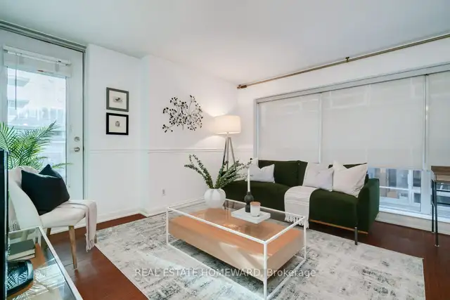 Moss Park Condo: 1 Bedroom + Rooftop Patio! in Condos for Sale in City of Toronto - Image 2