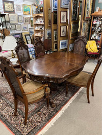 Gorgeous antique style dining table and 5 chairs (one armchair).