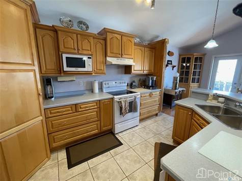 15 Longpre CRESCENT in Houses for Sale in Prince Albert - Image 4