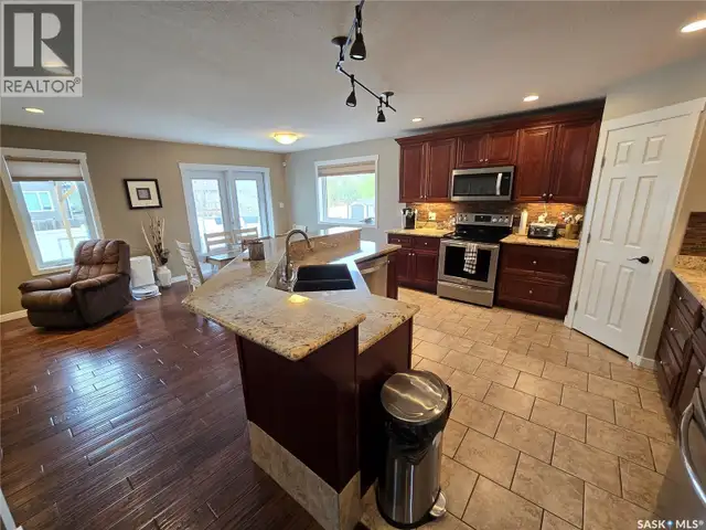 721 Barber CRESCENT Weyburn, Saskatchewan in Houses for Sale in Regina - Image 10