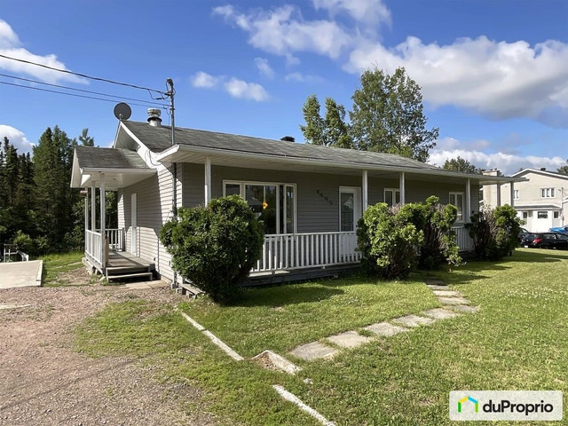 $347,900 - Bungalow for sale in Jonquière (Lac-Kénogami) — photo 1