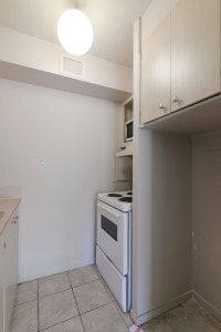 Akelius studio apartment for rent. Located near Du Fort in the Downtown - Guy Concordia neighborhood... (image 6)