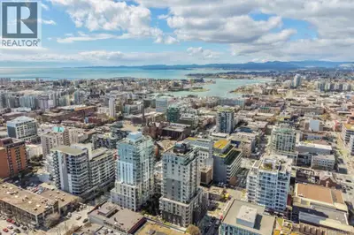 Welcome to this modern 1-bedroom plus den, 1-bath move in ready condo in the sought-after steel and...