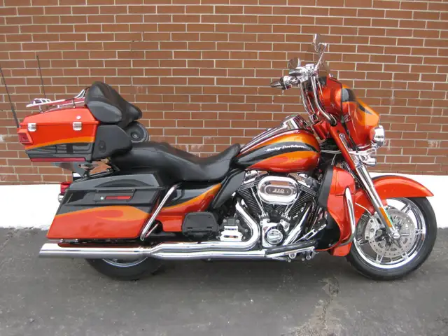 2013 Harley-Davidson FLHTCUSE8 CVO ULTRA CLASSIC in Street, Cruisers & Choppers in City of Toronto - Image 2