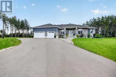 Quality-built by Mackie Homes in 2023, this impressive 4-bedroom, 3-bathroom home offers over 2,300...