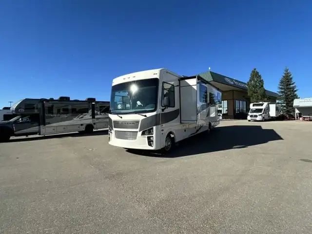 2022 Coachmen RV Mirada 35ESF in RVs & Motorhomes in Red Deer - Image 6