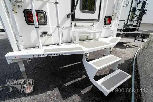 2017 Northern Lite Special Edition 10.2 in Travel Trailers & Campers in Kelowna - Image 33