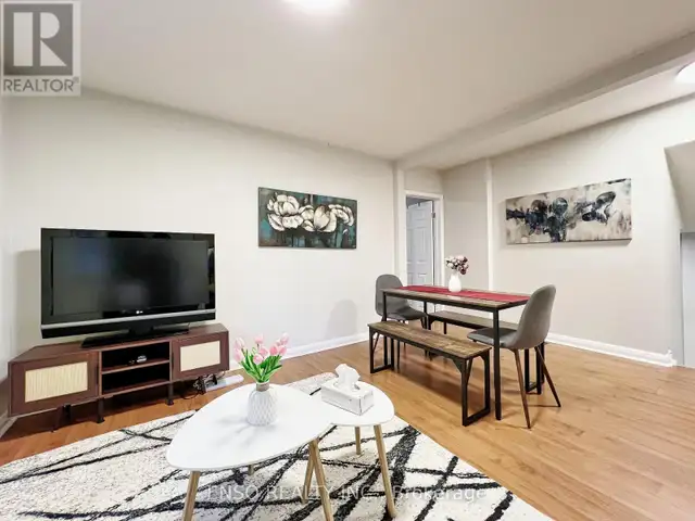 24 Gentry Crescent Richmond Hill (Crosby), Ontario, photo 4 of 4