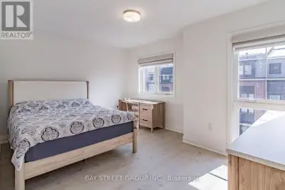 (THIRD LEVEL 1ST BR) - 114 ALTON CRESCENT Vaughan (Uplands), Ont