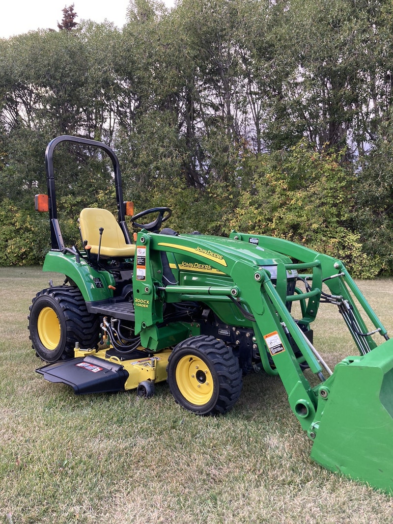 John Deere 2305 4wd tractor loader mower Farming Equipment St