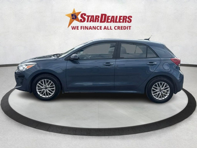 2023 Kia Rio 5-door SUNROOF HEATED SEATS LOW KM WE FINANCE ALL C in Cars & Trucks in London - Image 4