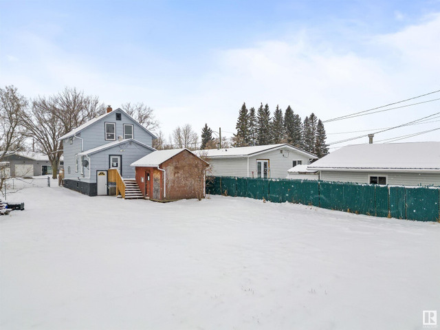 5036 49 AV Bruderheim, Alberta in Houses for Sale in Strathcona County - Image 3