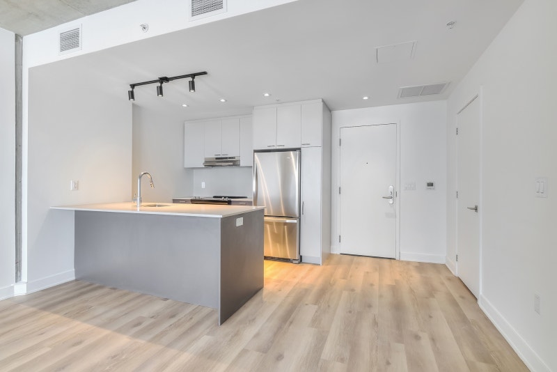 4 1/2 condo appartement à louer Ville St Laurent brand new/neuf