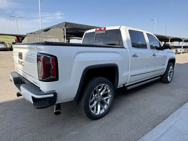 2017 GMC Sierra 1500 Denali 4x4 Crew Cab • 6.2L • Sunroof • Pwr  in Cars & Trucks in Calgary - Image 8