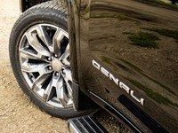 The 2025 GMC Sierra 1500 Denali blends luxury and performance in a striking, capable full-size picku... (image 9)