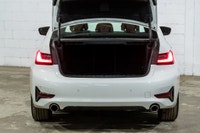 *English below* *Français:* Cette élégante BMW 330i xDrive 2022, provenant d'un seul propriétaire ay... (image 6)