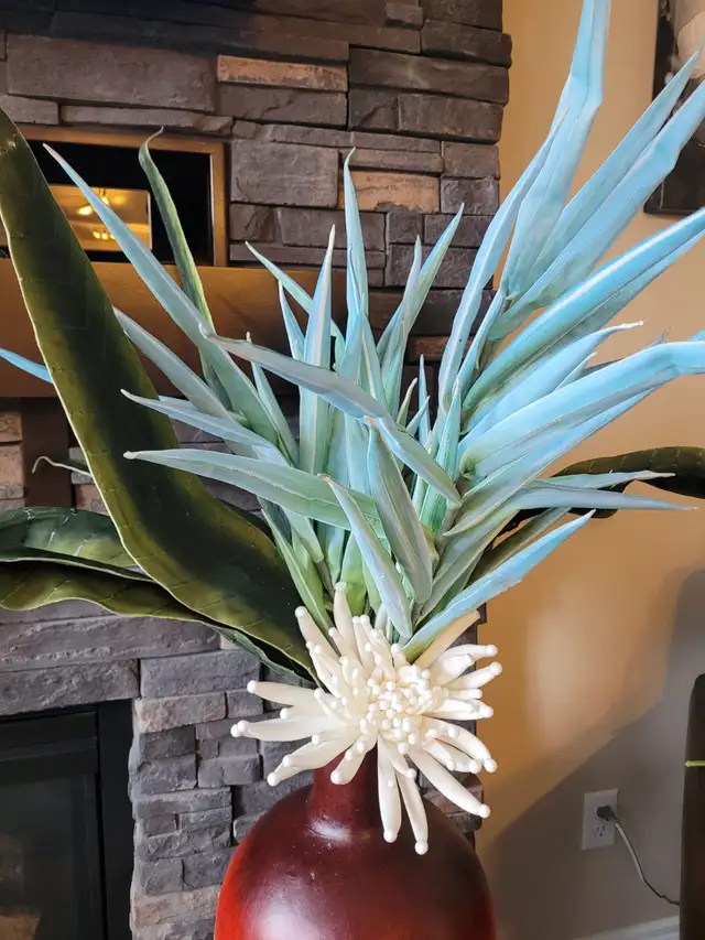 Large Faux Statement Plants – Modern Décor – Vase is 3 ft Tall in Home Décor & Accents in Edmonton - Image 4