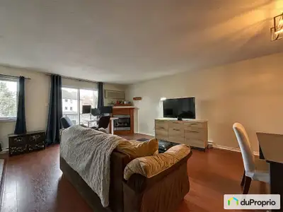 Condo de 2 chambres situé dans le secteur recherché du Manoir-des-Trembles, à proximité du Plateau,...
