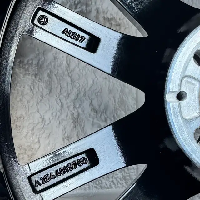 (99%) 4x MB GLC 300 | 350e 19" OEM Winter Wheels Package in Tires & Rims in City of Toronto - Image 8