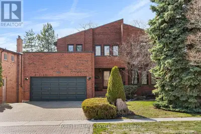 Beautiful 2-Storey Detached Home With Walk-Out Basement On A Quiet Dead-End Street! Offering Over 4,...