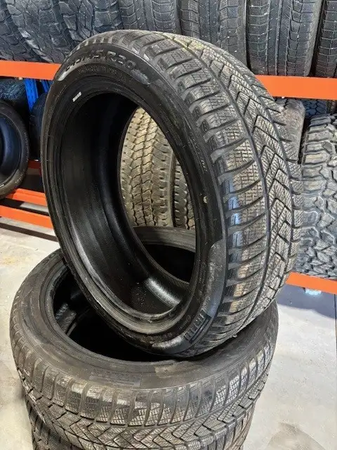 *USED* PIRELLI SOTTOZERO 3 WINTER TIRES 245/45R20 in Tires & Rims in Grand Bend - Image 4