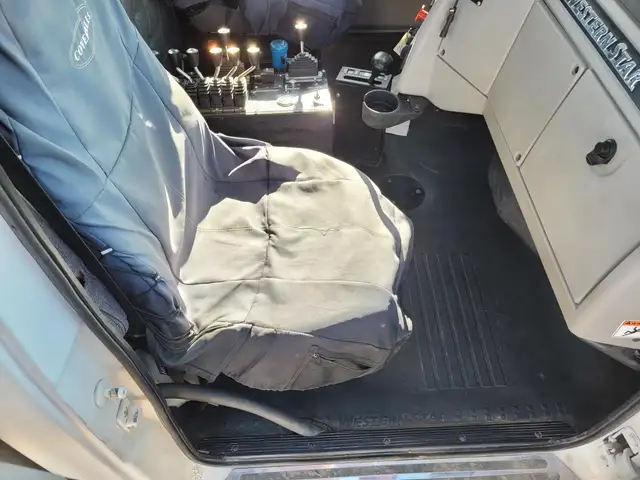 2013 WESTERN STAR 6900XD in Heavy Trucks in Saskatoon - Image 32