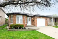 26 SPADARA Drive Hamilton, Ontario