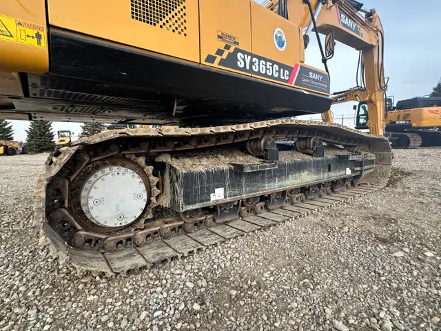 2023 SANY SY365C LC - 895 Hrs - Warranty, Choice of Bucket in Heavy Equipment in Lethbridge - Image 12