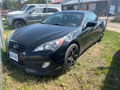 2011 Hyundai Genesis Coupe GT 104,304 KM 2.0L, 4 Cylinder Engine, Manual 6-Speed Transmission AM/FM/...