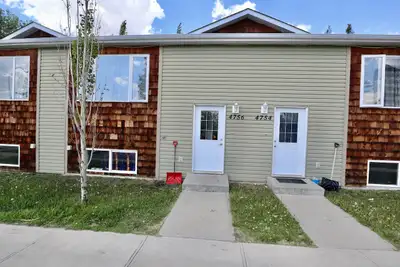 Welcome Home! Wonderful 3 bedroom 1.5 Bathroom Town Home For Rent in Alexandra Park, Leduc. Great lo...