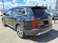FREE DELIVERY IN NORTHERN AB/BC! The 2020 Kia Telluride SX is a premium three row SUV that combines... (image 4)