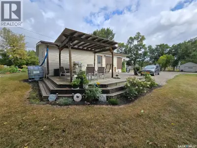 GARDNERS DELIGHT - HUGE YARD - MAIN FLOOR LIVING! If you are dreaming of home ownership in a small c...